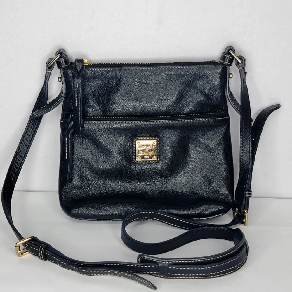 Dooney & Bourke Black Leather Crossbody Bag. P127‎